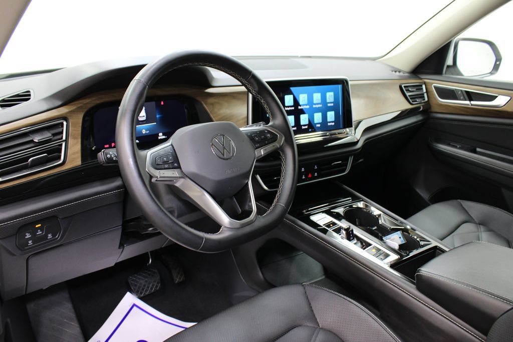 Used 2025 Volkswagen Atlas SE AWD/4WD image 15