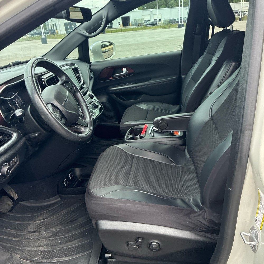Used 2020 Chrysler Pacifica Limited FWD image 5