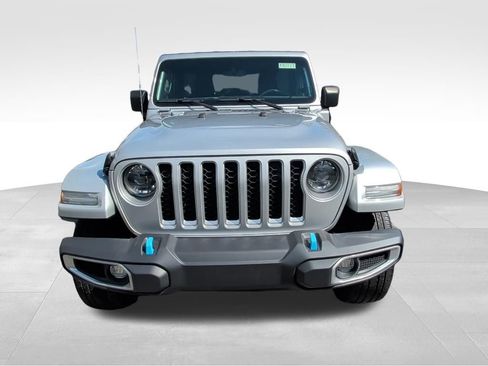 Used 2023 Jeep Wrangler Unlimited Sahara w/ Dual Top Group AWD/4WD image 8
