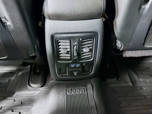Used 2020 Jeep Grand Cherokee Limited AWD/4WD image 28
