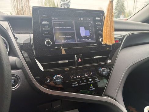 Used 2022 Toyota Camry LE w/ Convenience Package image 5