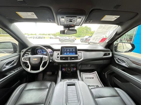 Used 2023 Chevrolet Suburban LT w/ Luxury Package RWD image 21
