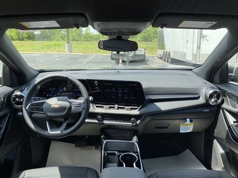 New 2025 Chevrolet Equinox LT image 20