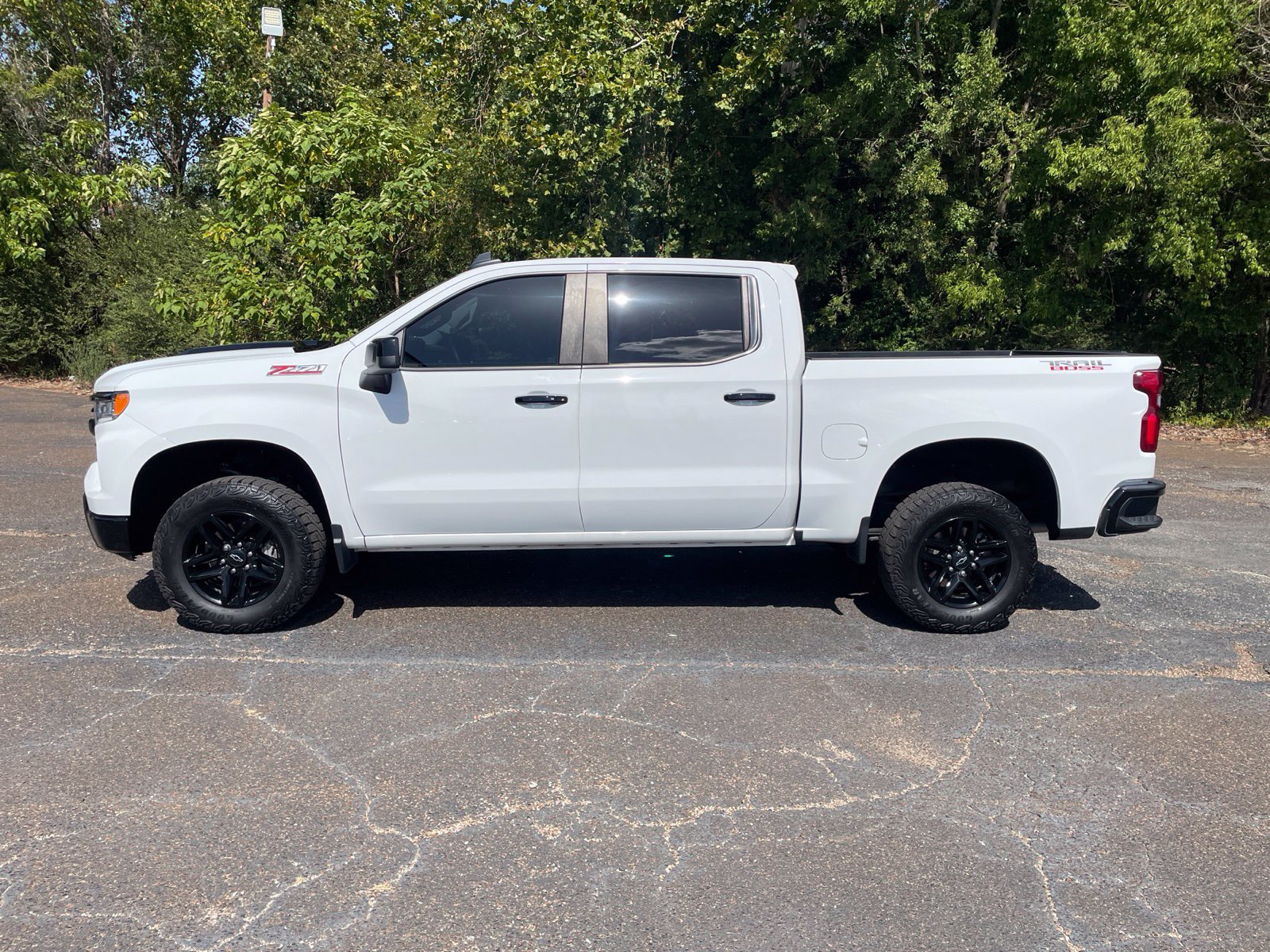 Used 2024 Chevrolet Silverado 1500 LT Trail Boss w/ Convenience Package II AWD/4WD image 2