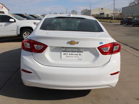 Used 2018 Chevrolet Cruze LT w/ Leather Package image 2
