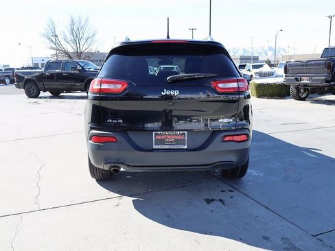 Used 2018 Jeep Cherokee Latitude AWD/4WD image 5