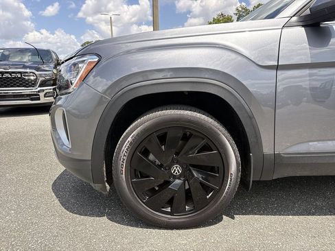 Used 2024 Volkswagen Atlas SE w/ Black Wheel Package FWD image 13