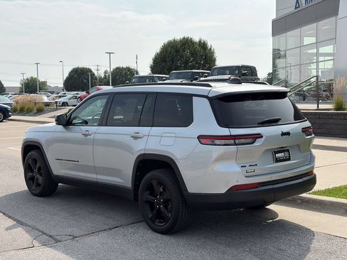 Used 2021 Jeep Grand Cherokee L Laredo AWD/4WD image 4