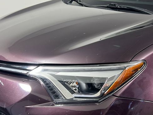 Used 2018 Toyota RAV4 Limited FWD image 11