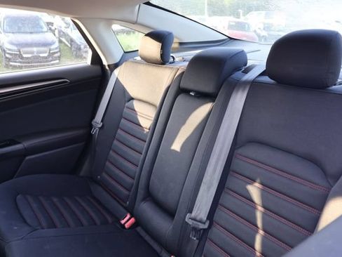 Used 2016 Ford Fusion SE FWD image 8