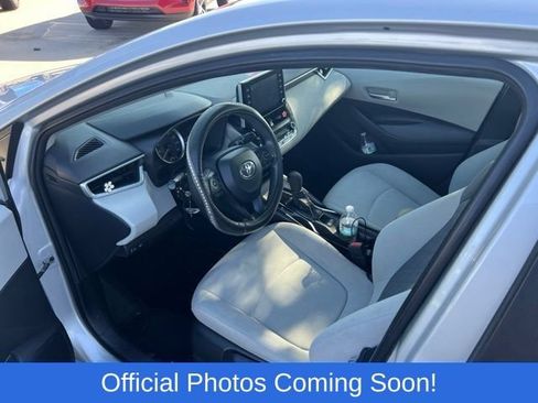 Used 2020 Toyota Corolla LE FWD image 3