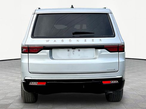 Used 2024 Jeep Wagoneer Series II w/ Flexible Seating Group RWD image 5