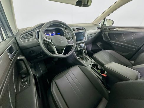 Used 2022 Volkswagen Tiguan SE image 18