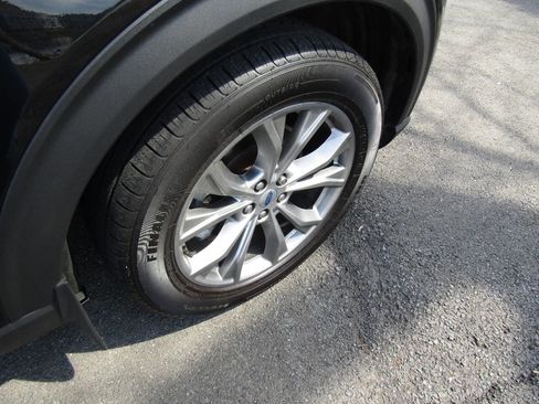 Used 2020 Ford Explorer XLT w/ Equipment Group 202A AWD/4WD image 39