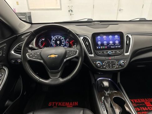Used 2022 Chevrolet Malibu Premier FWD image 12