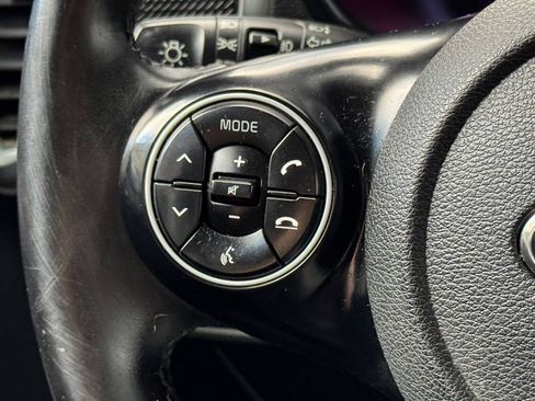 Used 2020 Kia Soul GT-Line FWD image 22