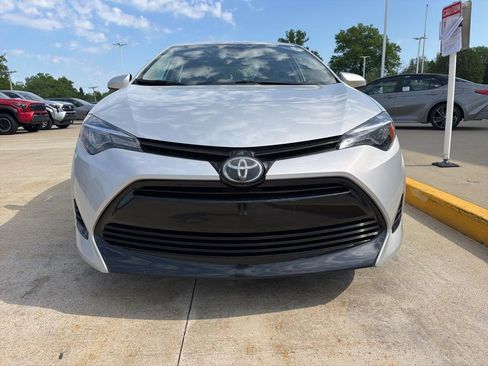 Used 2017 Toyota Corolla LE FWD image 2