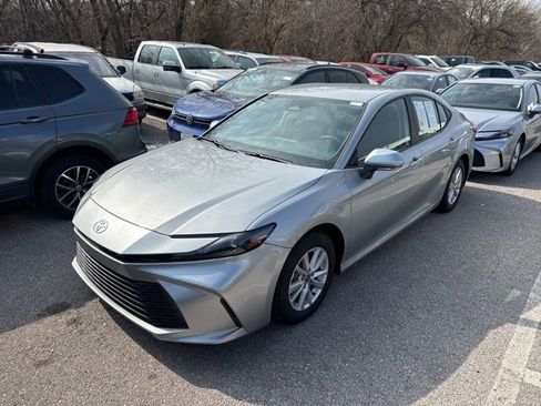 Used 2025 Toyota Camry LE image 1