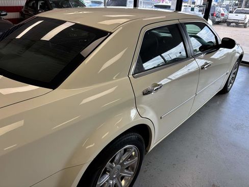Used 2005 Chrysler 300 C image 11