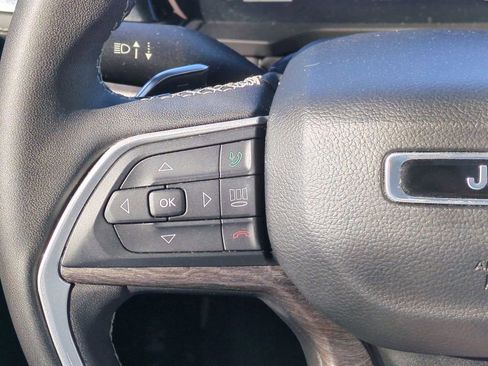 Used 2023 Jeep Grand Cherokee Limited w/ Luxury Tech Group II image 26