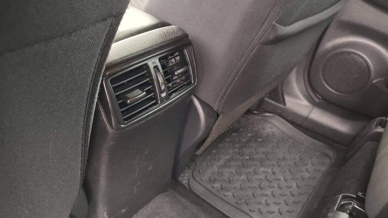 Used 2020 Nissan Rogue S FWD image 29