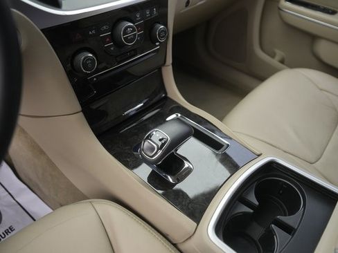 Used 2014 Chrysler 300 image 27