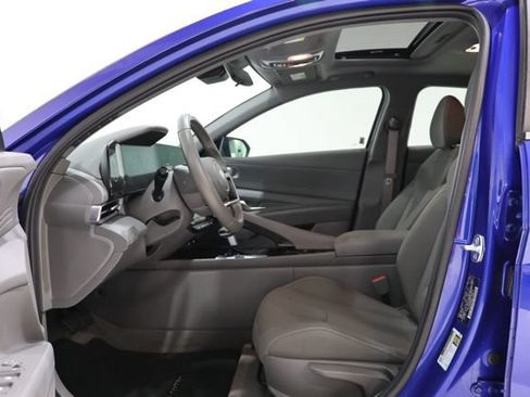 Used 2025 Hyundai Elantra SEL FWD image 10