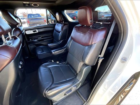 Used 2020 Ford Explorer Platinum w/ Premium Technology Package image 37