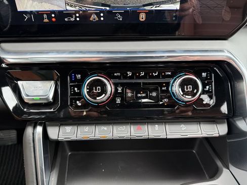 New 2026 GMC Sierra 2500 Denali Ultimate AWD/4WD image 14
