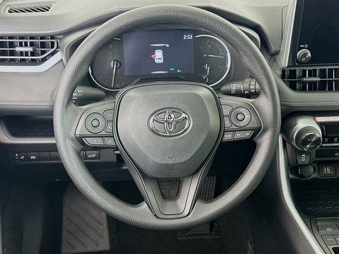 Used 2025 Toyota RAV4 XLE w/ Convenience Package image 18