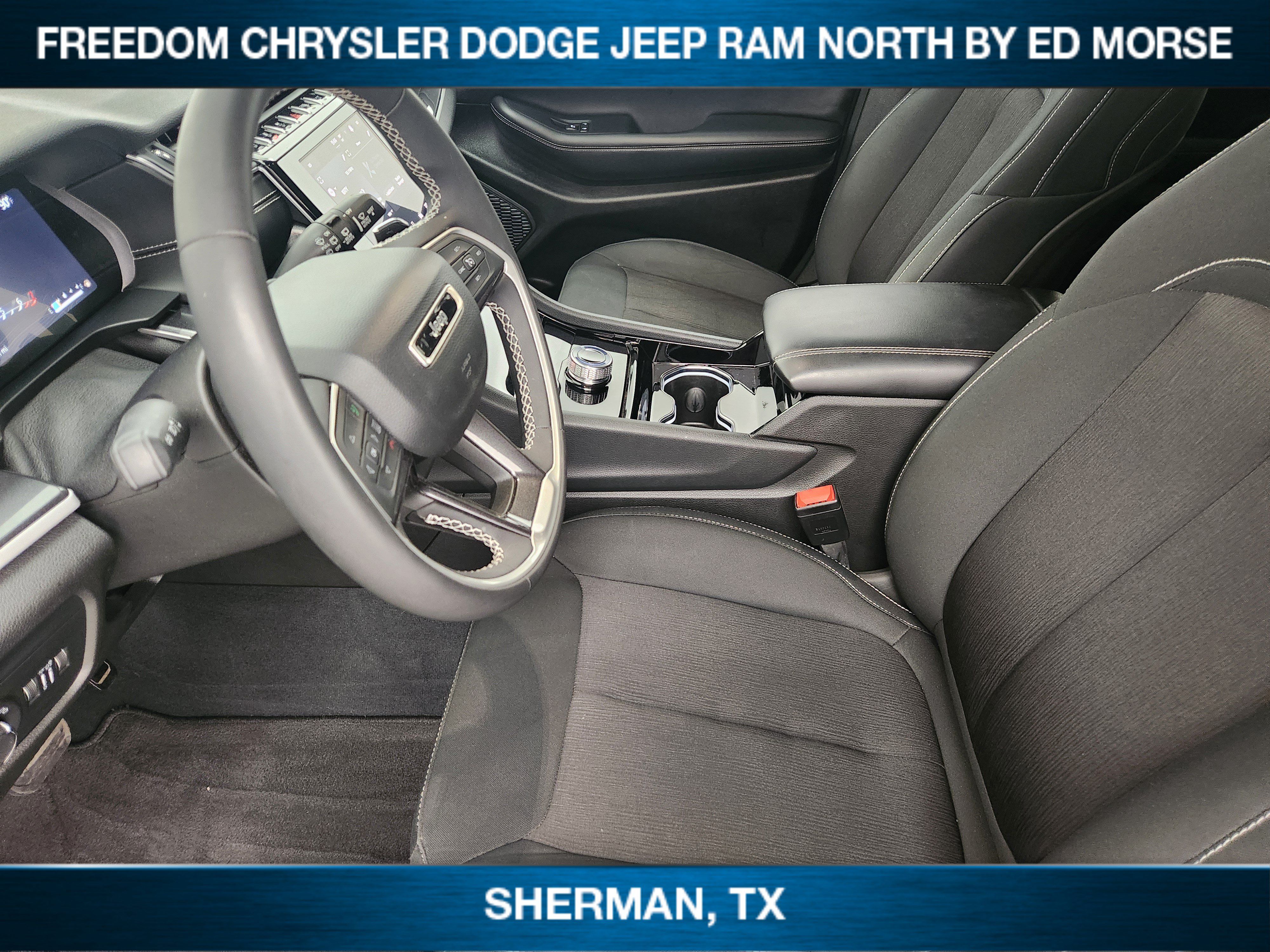 Used 2023 Jeep Grand Cherokee Laredo RWD image 8