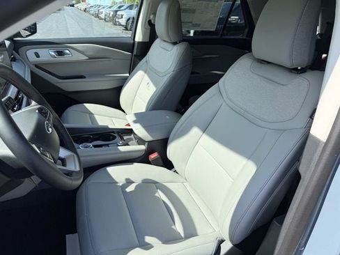 New 2026 Ford Explorer Active w/ Active Comfort Package AWD/4WD image 9