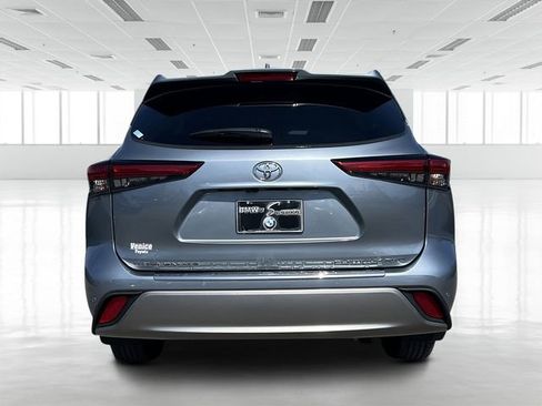 Used 2022 Toyota Highlander Platinum image 5