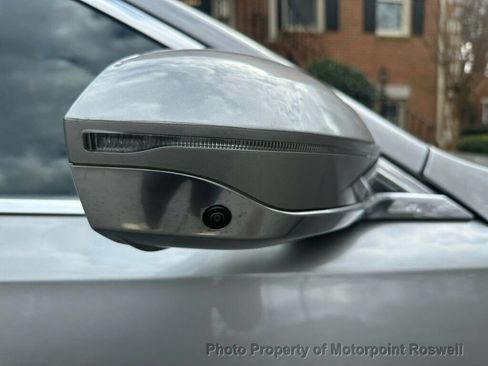 Used 2023 BMW i7 xDrive60 w/ Executive Package 2 AWD/4WD image 30