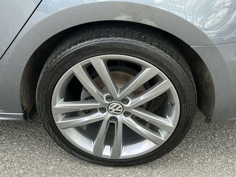 Used 2018 Volkswagen Passat 2.0T R-Line FWD image 8