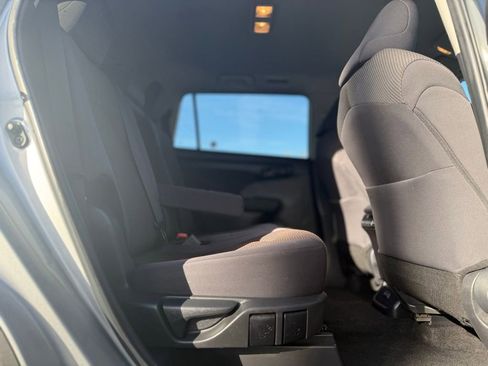 Used 2024 Toyota Highlander LE image 19