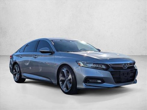 Used 2018 Honda Accord Touring image 3