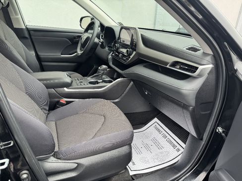 Used 2023 Toyota Highlander LE image 13