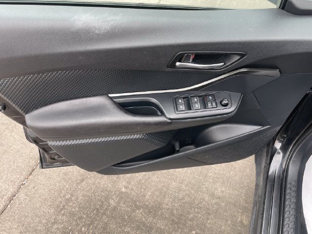 Used 2018 Toyota C-HR XLE FWD image 11