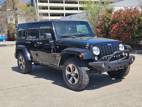 Used 2018 Jeep Wrangler Unlimited Sahara image 3