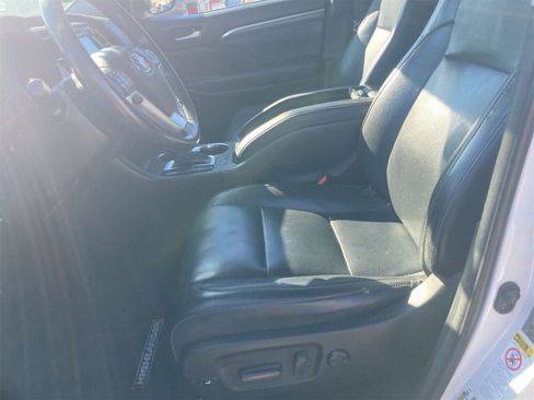 Used 2018 Toyota Highlander Limited image 6