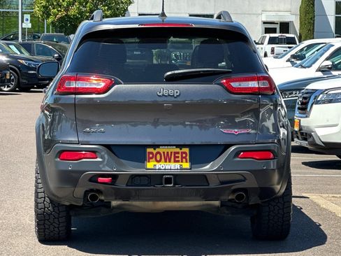 Used 2017 Jeep Cherokee Trailhawk AWD/4WD image 5