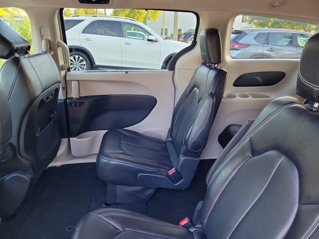 Used 2024 Chrysler Pacifica Touring-L FWD image 13