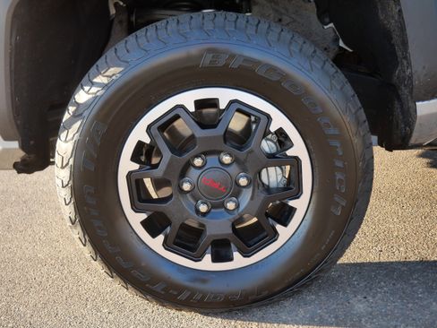 Certified 2025 Toyota Tacoma TRD Off-Road image 16