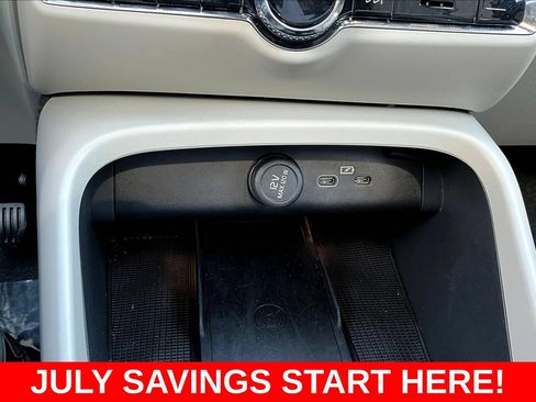 Used 2026 Volvo XC40 B5 Plus AWD/4WD image 20