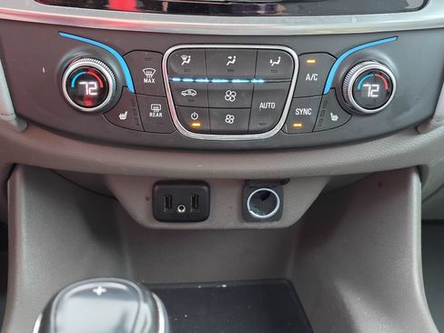 Used 2019 Chevrolet Traverse LT w/ LT Premium Package AWD/4WD image 18