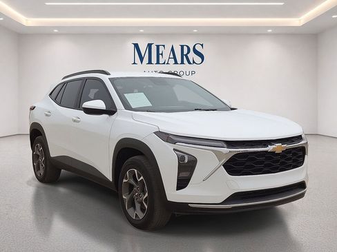 Used 2025 Chevrolet Trax LT w/ Driver Confidence Package FWD image 7