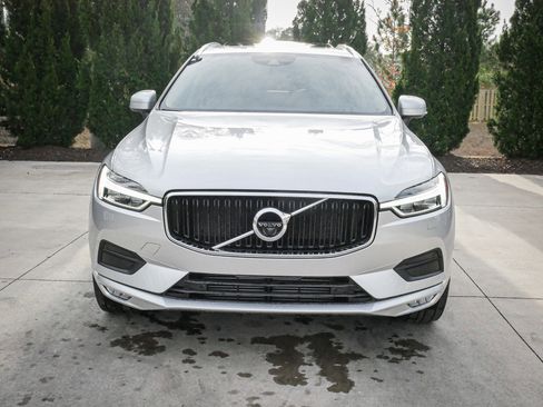 Used 2019 Volvo XC60 T5 Momentum w/ Multimedia Package image 3