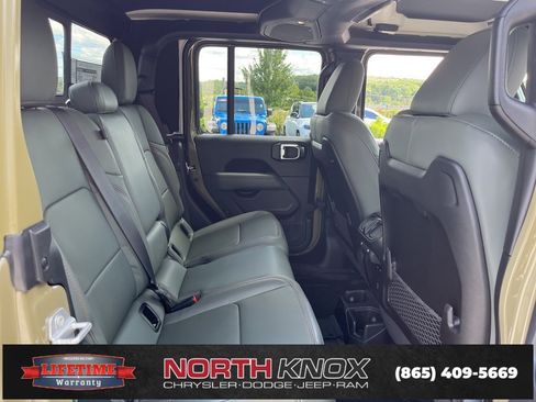 New 2025 Jeep Gladiator Mojave image 22