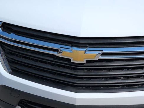Used 2023 Chevrolet Traverse LS FWD image 12
